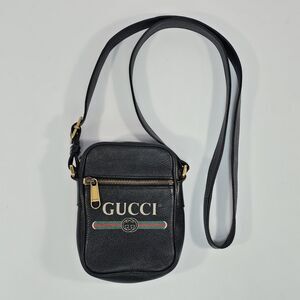 Gucci GG Vintage Logo Small Messenger Crossbody Bag Black Leather 574803